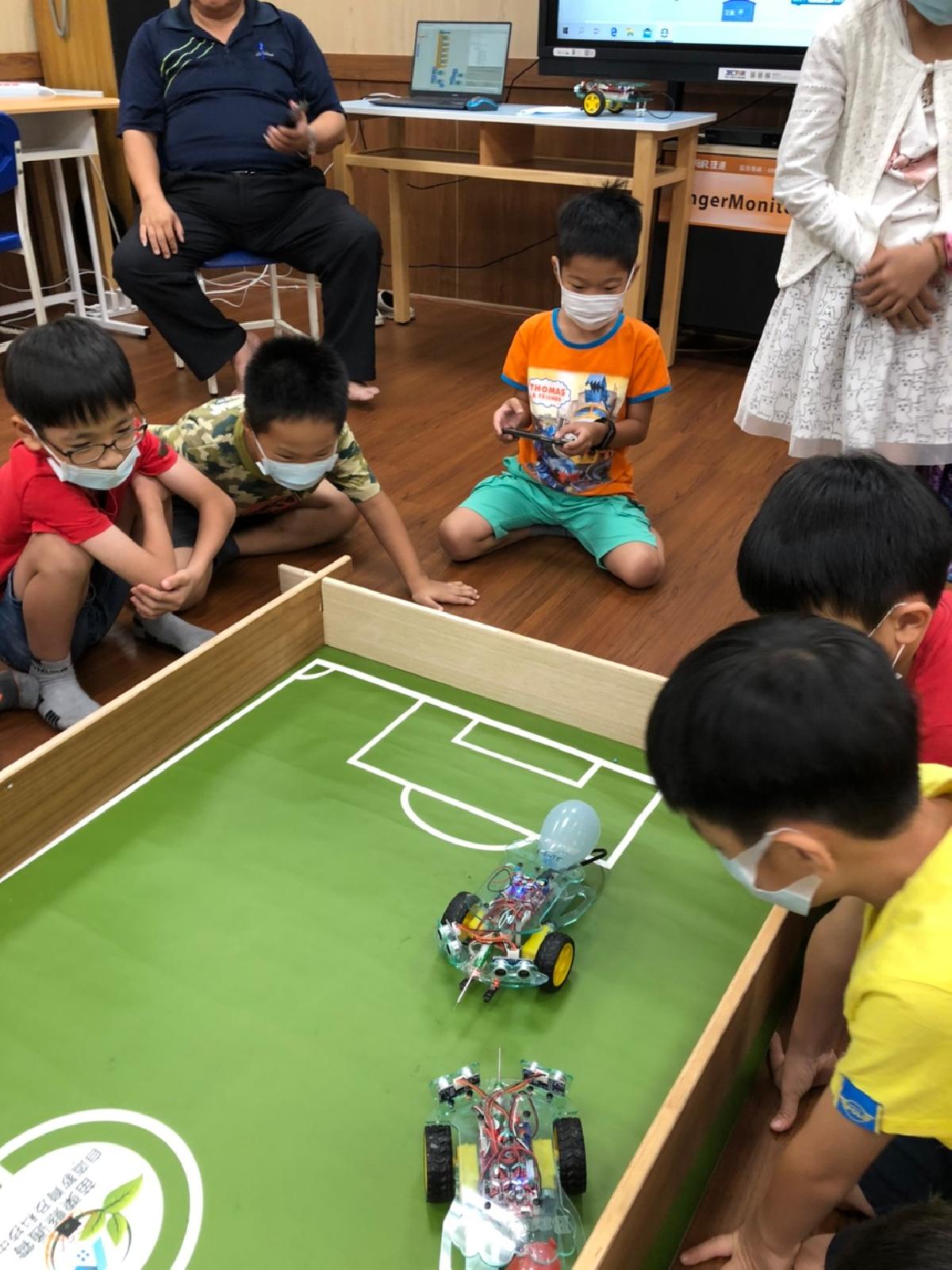 2020_5.08.10黃老師機器人_200811