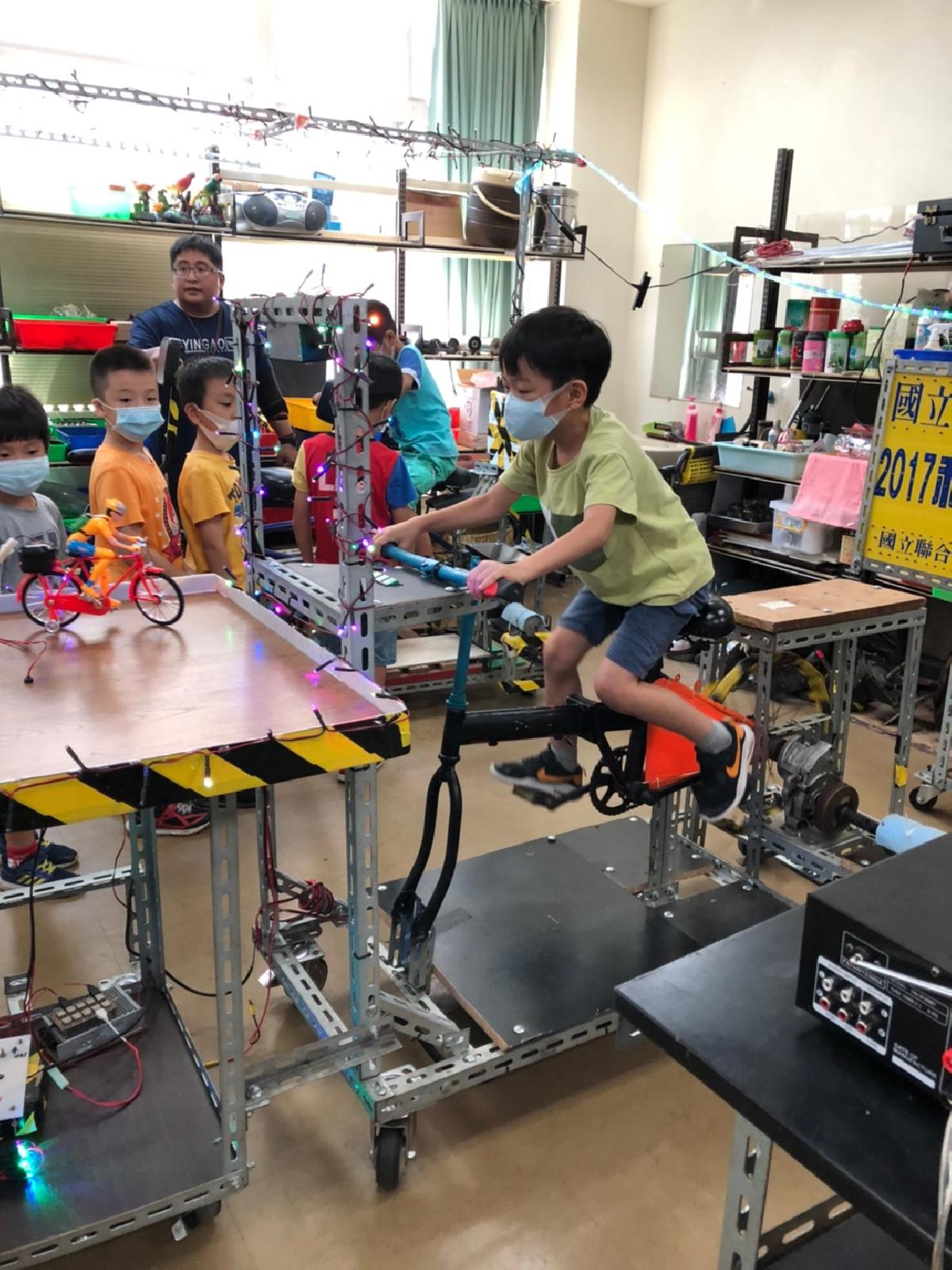 2020_6.08.25黃老師班聯大科學營_200826