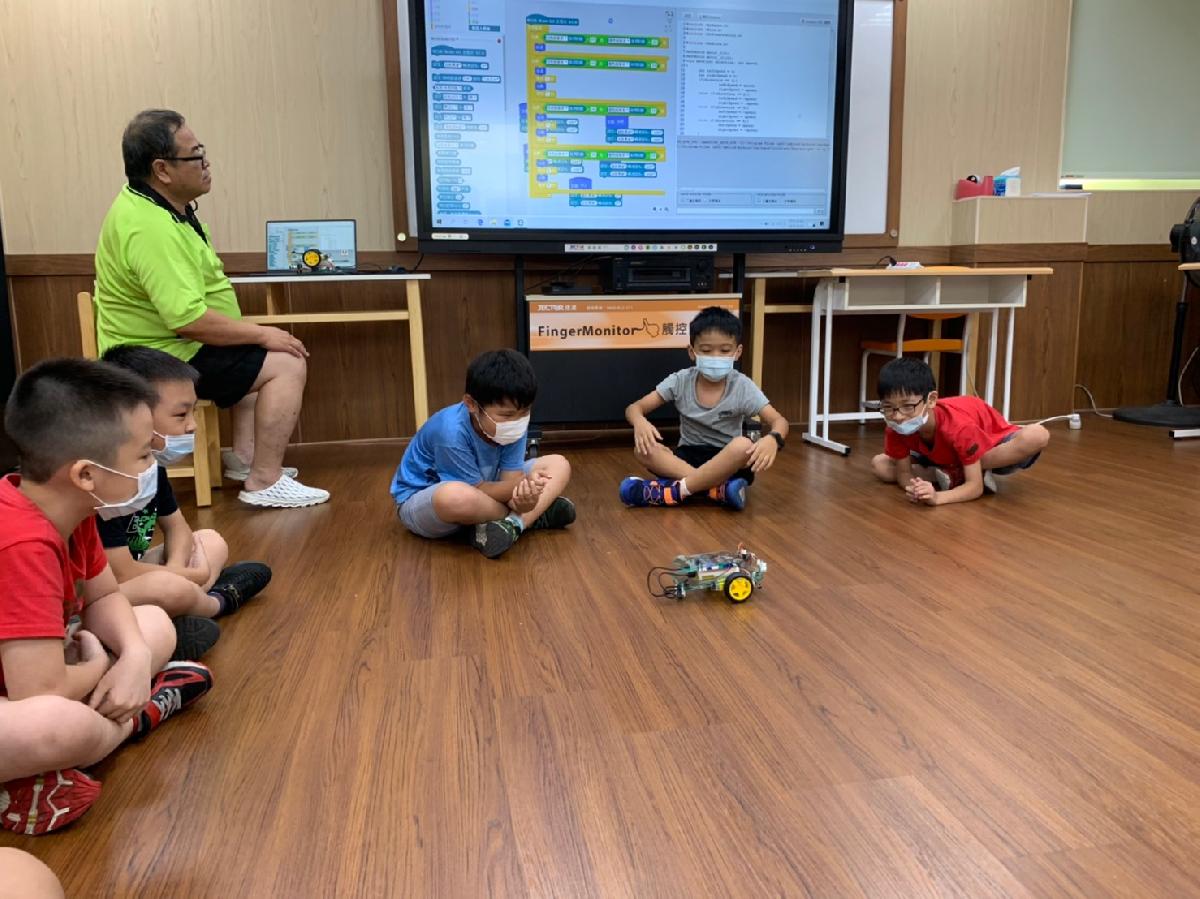 黃老師機器人_200826_8